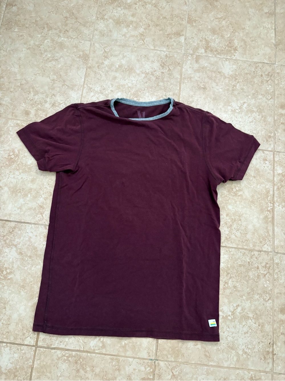 Men’s burgundy Shirt with grey lining. VUORI